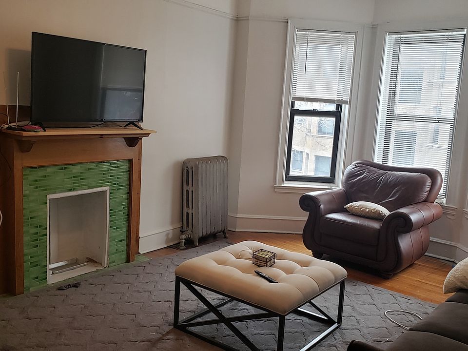 1st image of 662 W Oakdale Ave APT 2