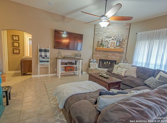 5th image of 1125 Country View Dr