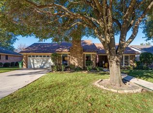 2253 Farrington Ln, Hurst, TX 76054