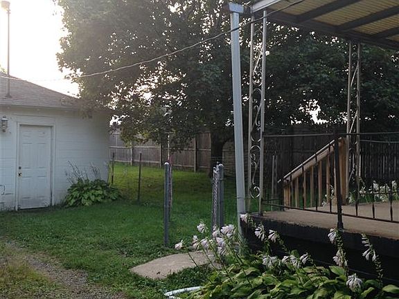 2nd image of 1631 Henson Ave