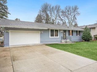 30 Crestview Bay, Faribault, MN 55021