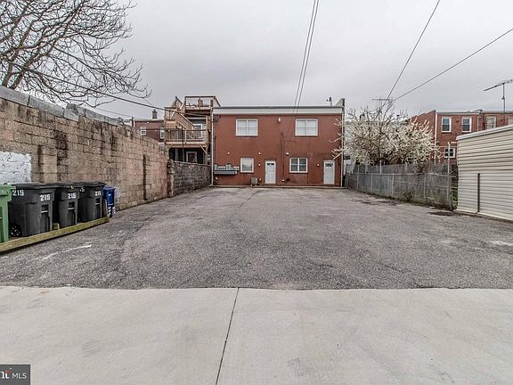 4th image of 215 S Eaton St