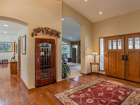 3rd image of 2460 Eucalyptus Ave.