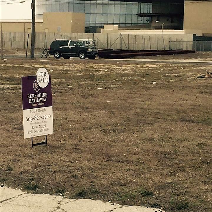 1st image of 226 S Victoria Ave