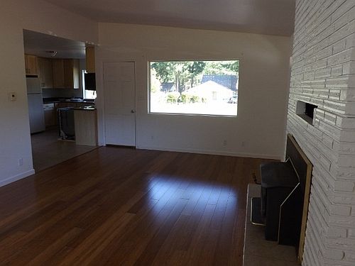 5th image of 812 Camano Ave