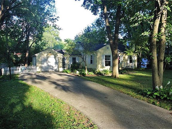 3rd image of 6191 N Parker Ave