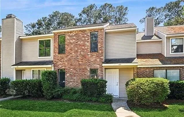 2 bed, 2.0 bath, 1200 sqft, $1,800 — Photo 2