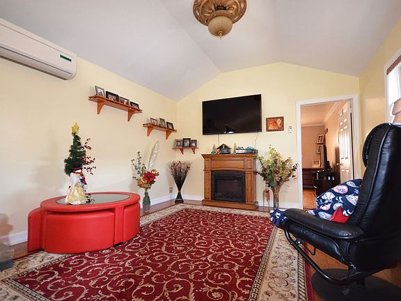 5th image of 3163 Fairmount Ave
