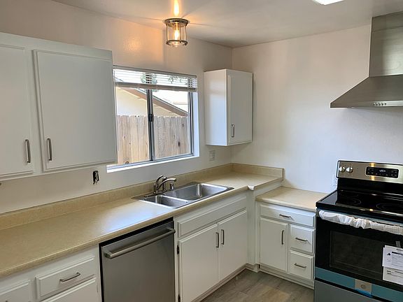 3rd image of 236 Palo Alto Dr