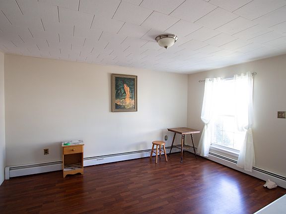 3rd image of 41 Saint Lawrence St