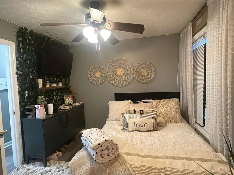 2038 N College Ave — Photo 15