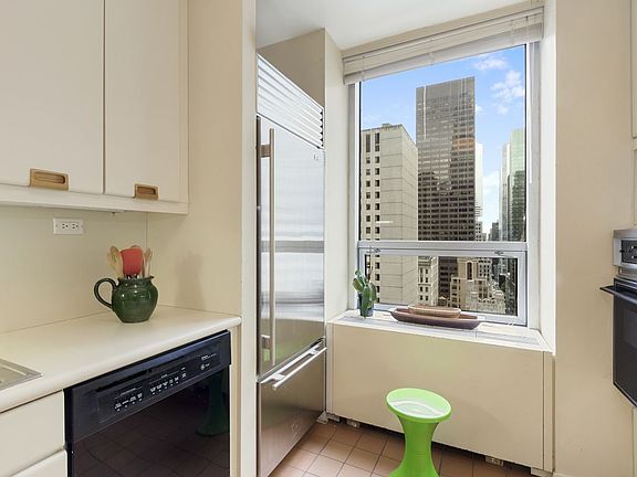 5th image of 15 W 53rd St #20B