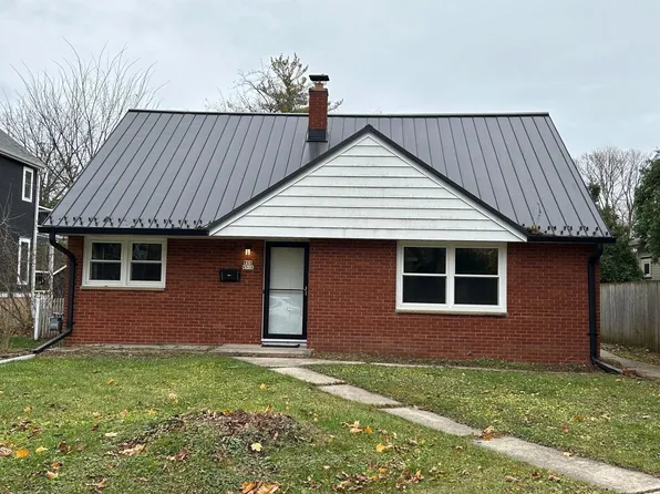 W66N516 Madison AVENUE, Cedarburg, WI 53012
