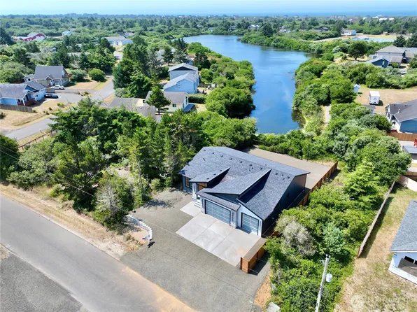 887 Texmar Avenue SW, Ocean Shores, WA 98569