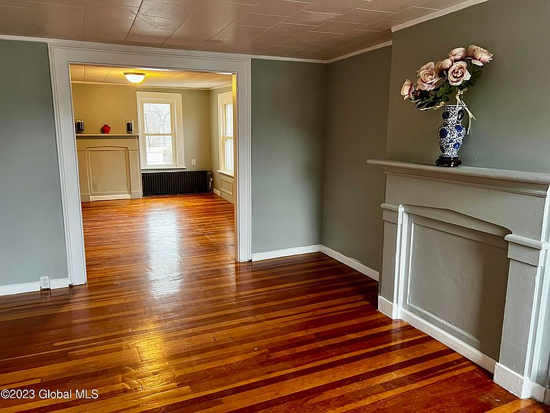 4th image of 39 Hudson Avenue