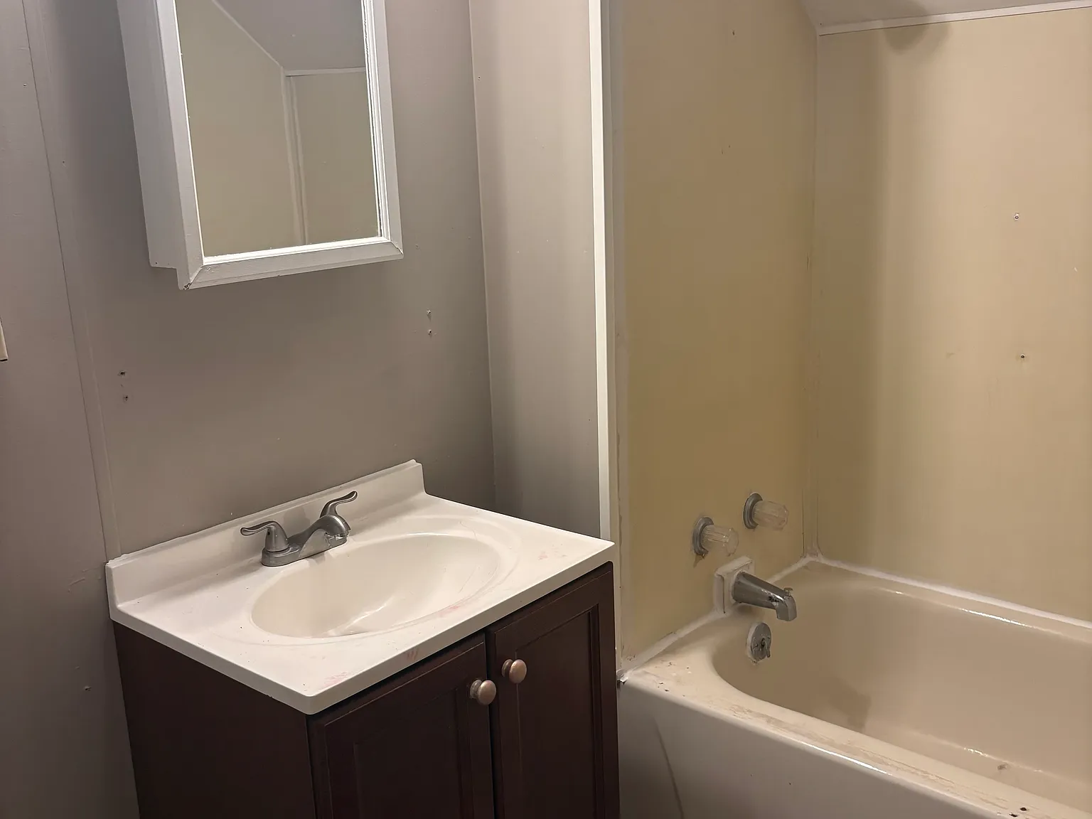 2 bed, $825 — Photo 2