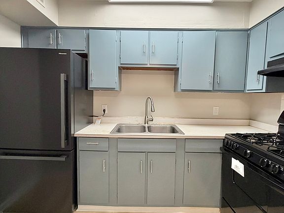 2nd image of 510 Holladay Dr #604