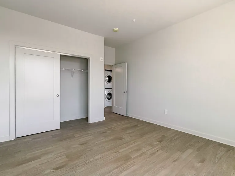 115 W Hamburg — Photo 82