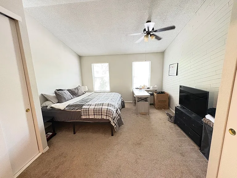 2569 E Nichols Cir — Photo 14