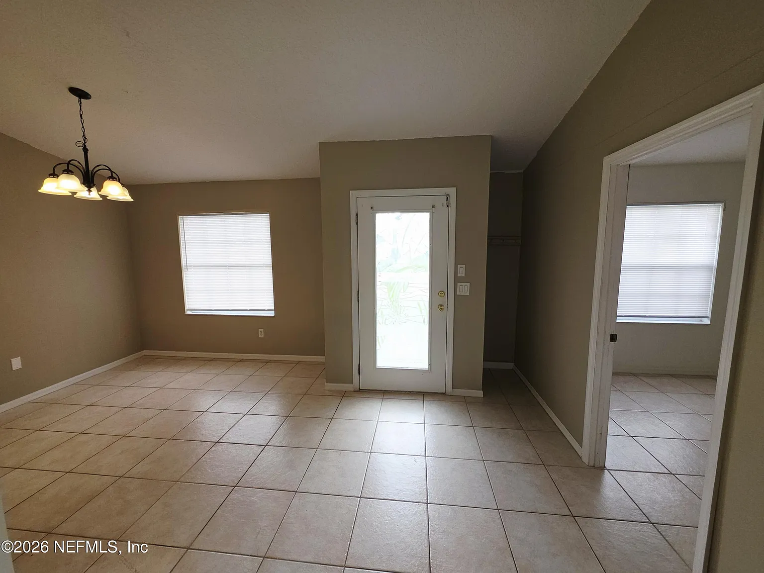 3 bed, 2.0 bath, 1640 sqft, $2,100 — Photo 3