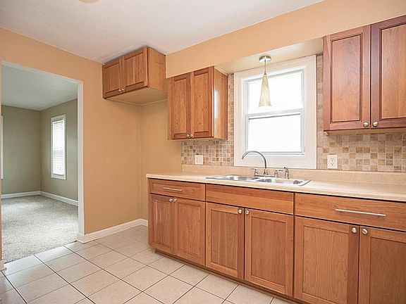 3rd image of 704 E Judson Ave
