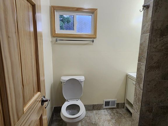 2nd image of 114 N Summit St APT 2