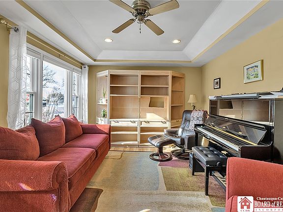 3rd image of 180 Bering Ave