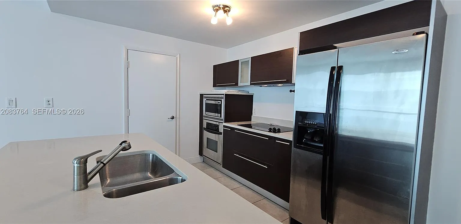 Quantum On The Bay Condo — Photo 3