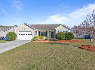 222 Red Carnation Dr, Holly Ridge, NC 28445