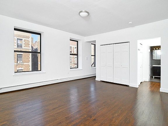3rd image of 302 Manhattan Ave #4E