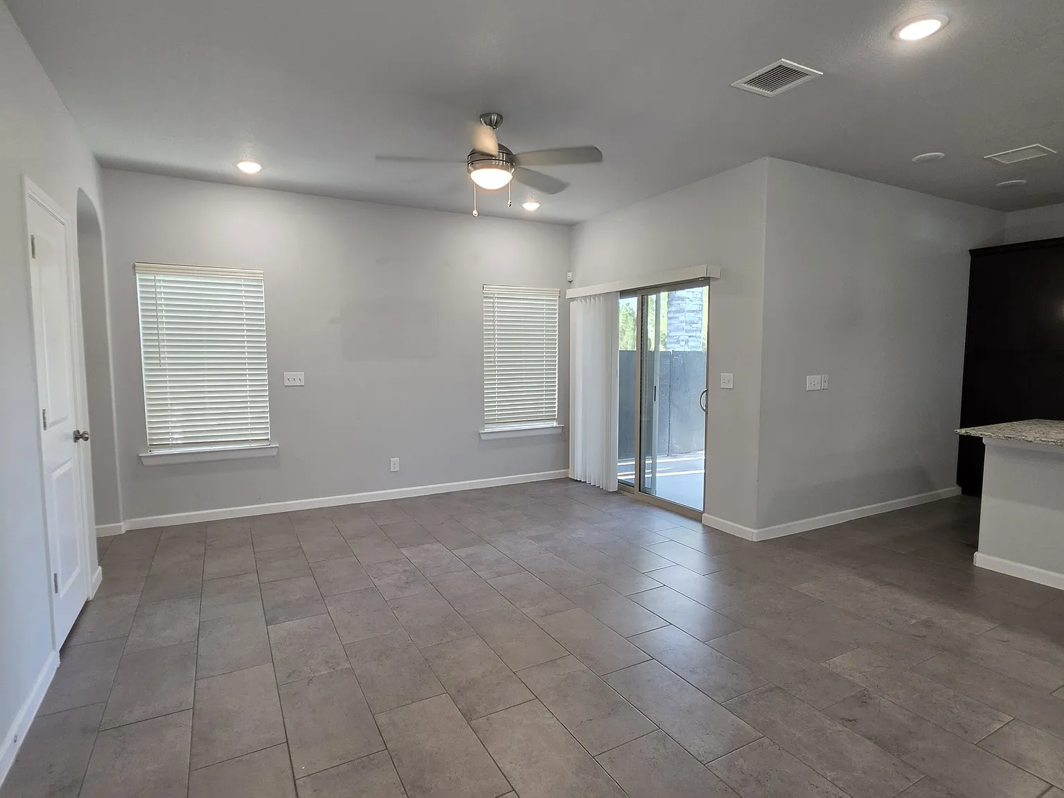 2 bed, 1271 sqft, $1,700 — Photo 3