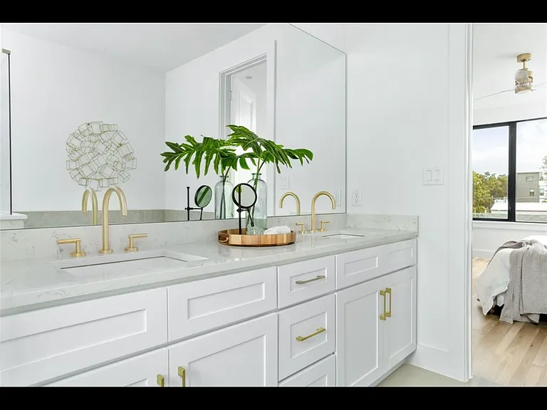 2633 Reagan St #203 — Photo 6