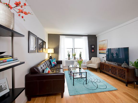 2nd image of 165 Christopher St #2C