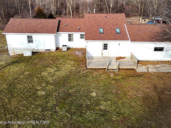 3rd image of 2882 Maureen Dr