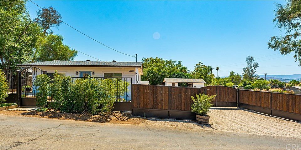 1st image of 23627 Kennedy Ln