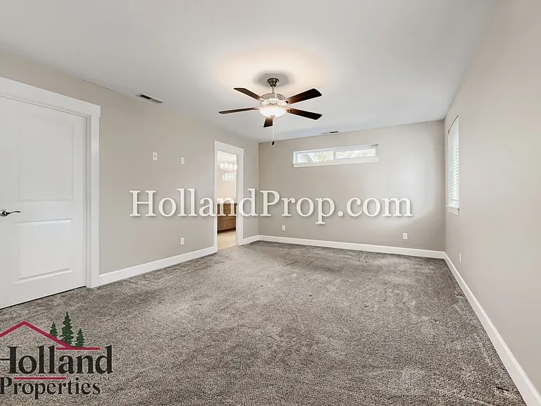 131 NE 30th Ave — Photo 18