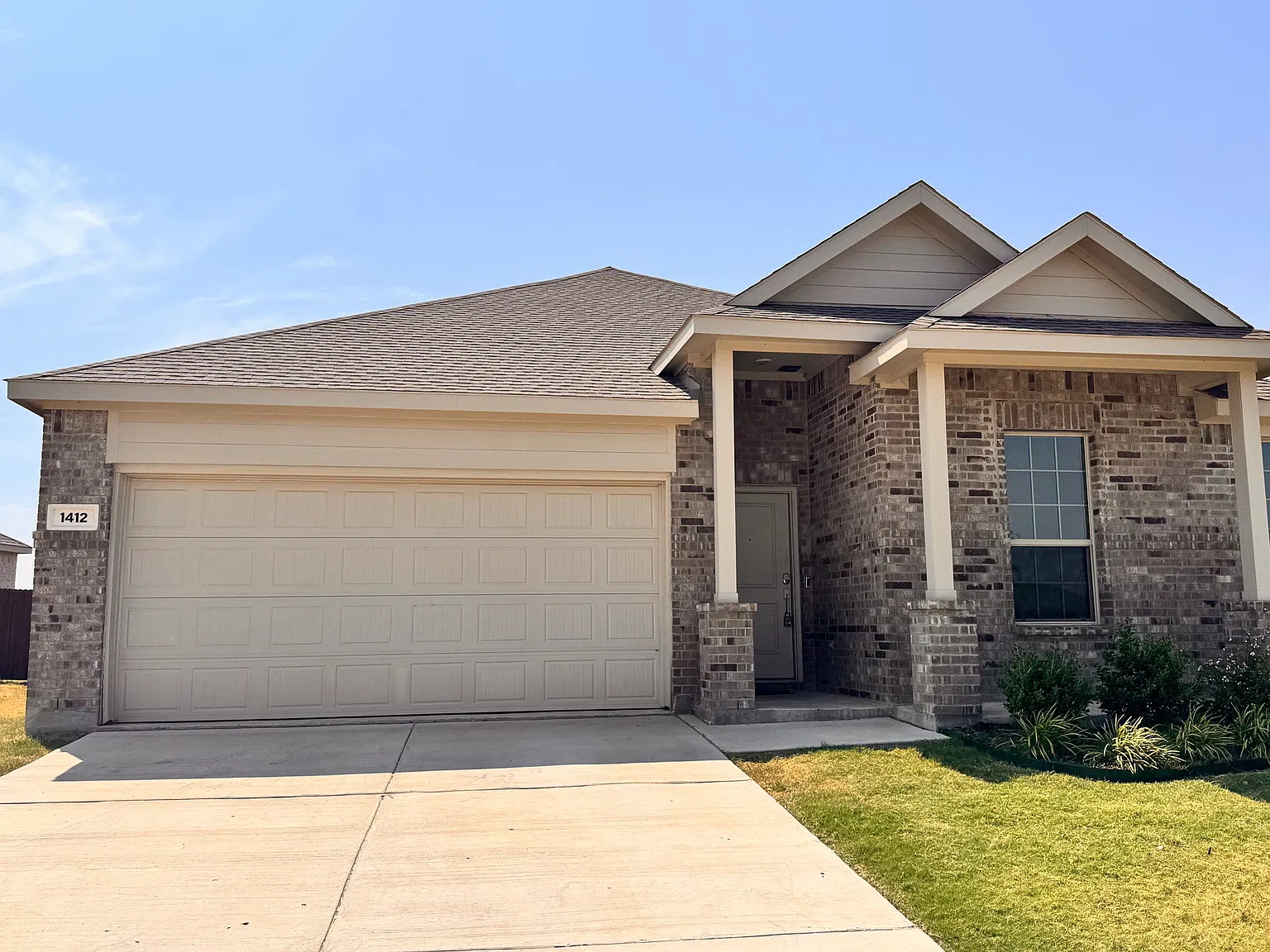 4 bed, 1996 sqft, $2,500 — Photo 1