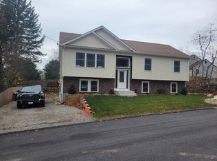 12 Fountain Ave, Johnston, RI 02919