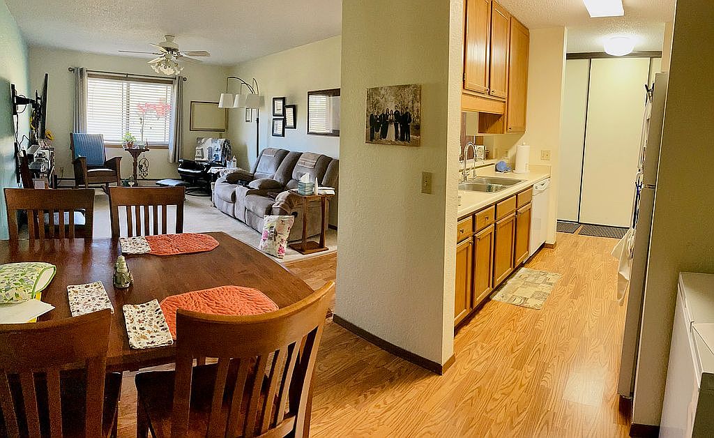 500 W Jackson St APT 215, Saint Peter, MN 56082 Zillow