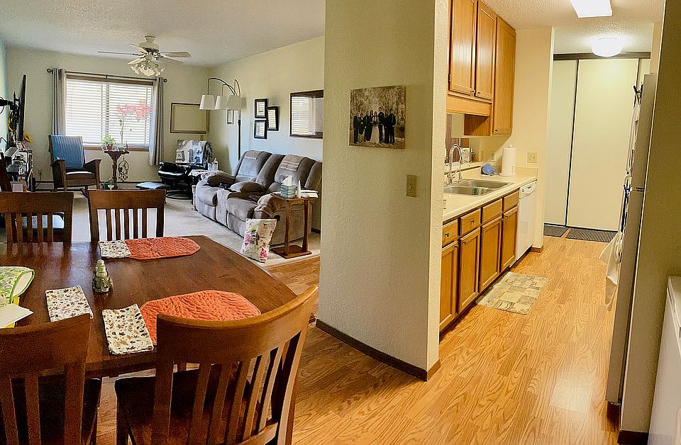 1st image of 500 W Jackson St APT 215