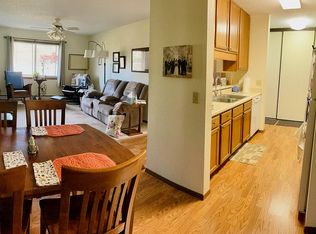 500 W Jackson St APT 215, Saint Peter, MN 56082