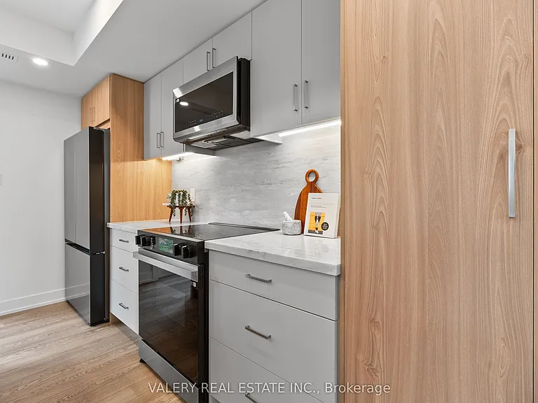 15 Acorn Ave #5 — Photo 5