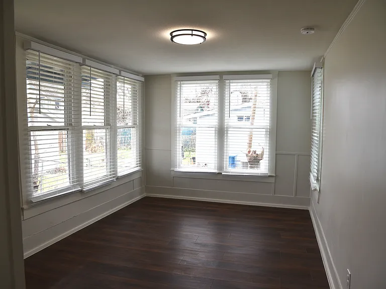 900 W Chestnut St — Photo 22