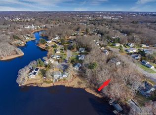 39 Trumbull Rd, Waterford, CT 06385