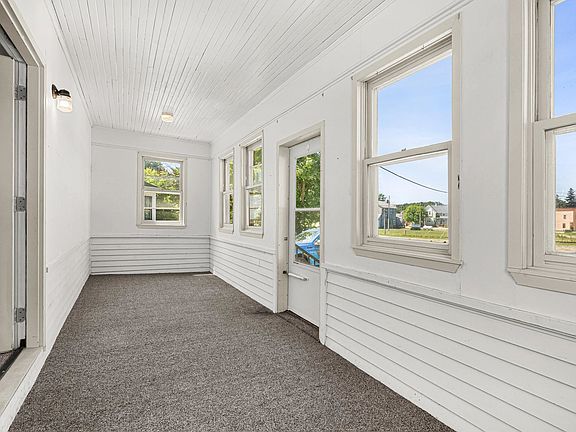 4th image of 2034 Jefferson St