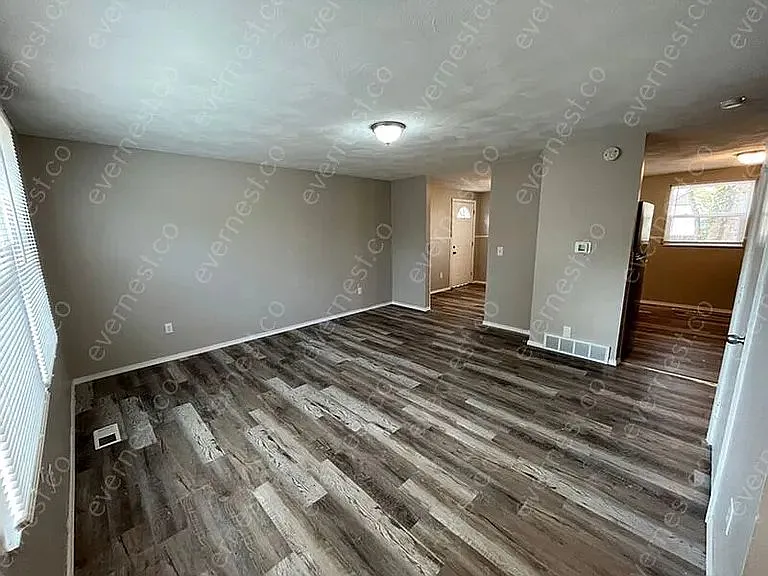3 bed, 1.0 bath, 1368 sqft, $1,525 — Photo 3