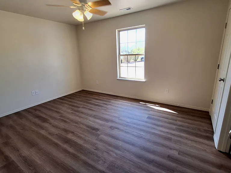 Collins Point Apartments — Photo 5
