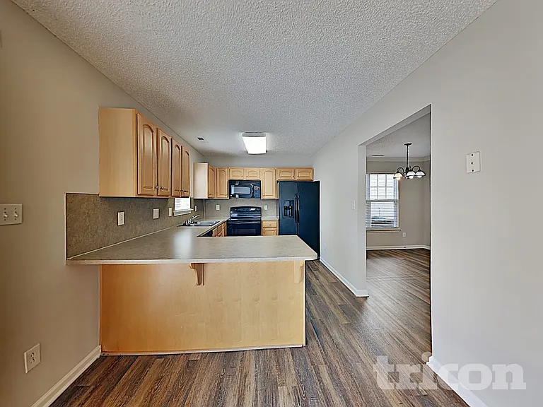 445 Amir Cir — Photo 6