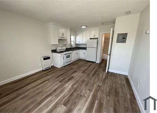 1st image of 13606 Avalon Blvd