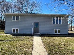 109 2nd St E, Gaylord, MN 55334